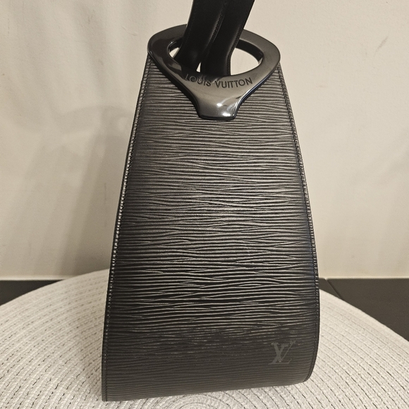 ✨ Louis Vuitton Minuit Shoulder Bag – Epi Noir Vintage ✨ - Picture 2 of 9